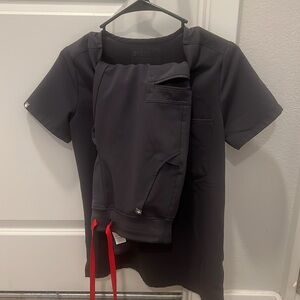 Figs Gray Short Sleeve scrub top & jogger bottoms